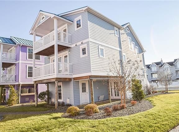 5th image of 415 8th St #18