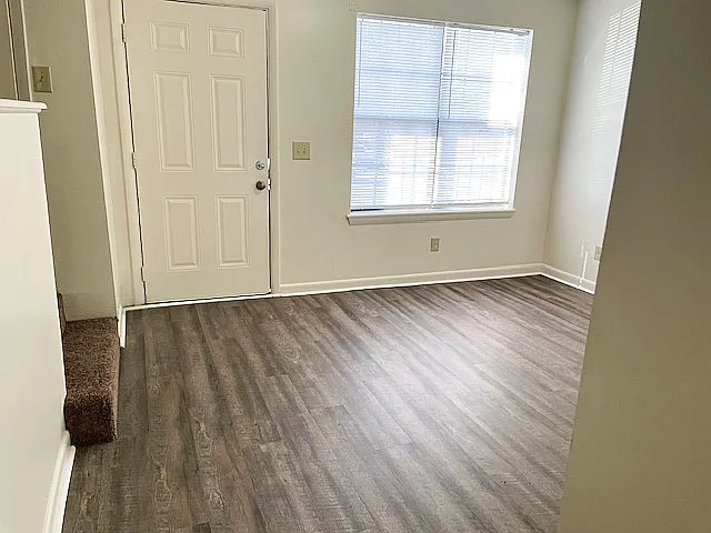 Four Seasons Apartments — Photo 8