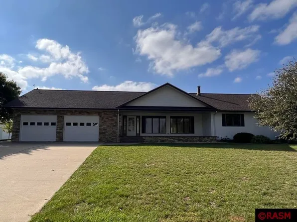 135 Howard St, Frost, MN 56033