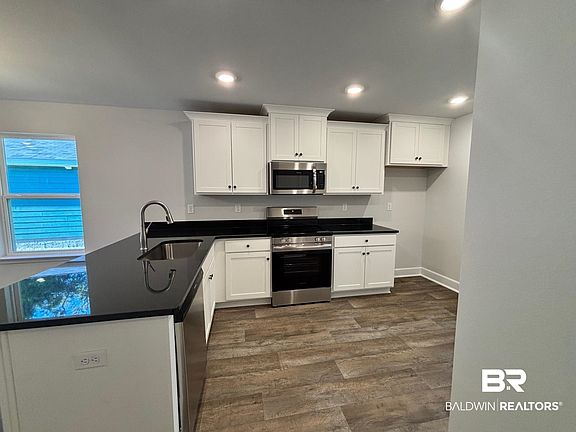 3rd image of 72 Summer Oaks Dr