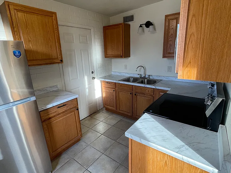 870 W Alameda St — Photo 5