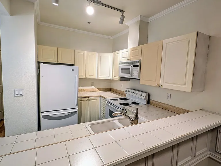 12118 NE 171st Pl #E103 — Photo 9