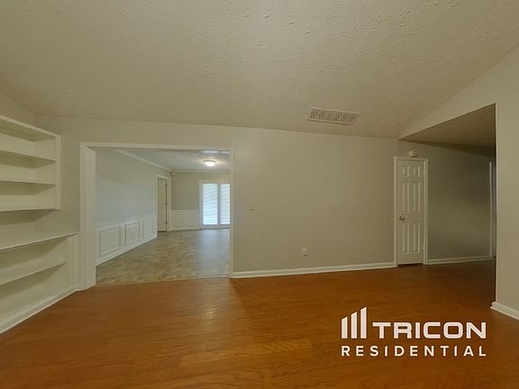 3rd image of 360 Christian Woods Dr SE