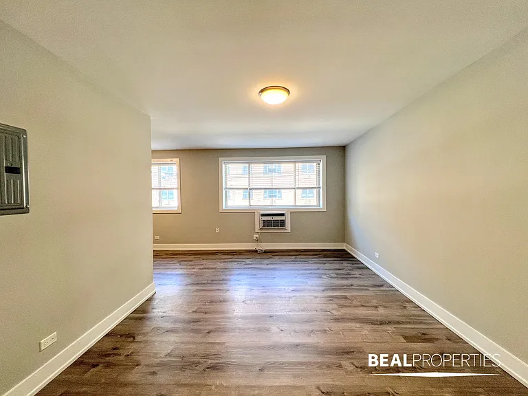 530 W Surf — Photo 35