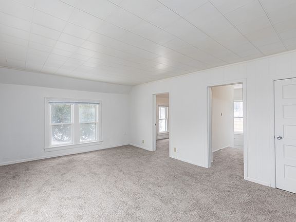2nd image of 408 31st Ave N