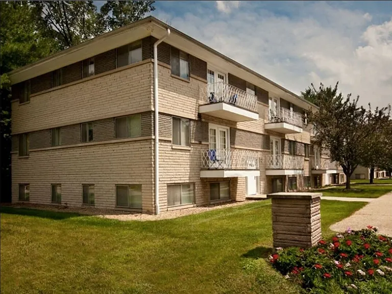 Remodeled Apartments Walking Distance from IU Campus — Photo 22