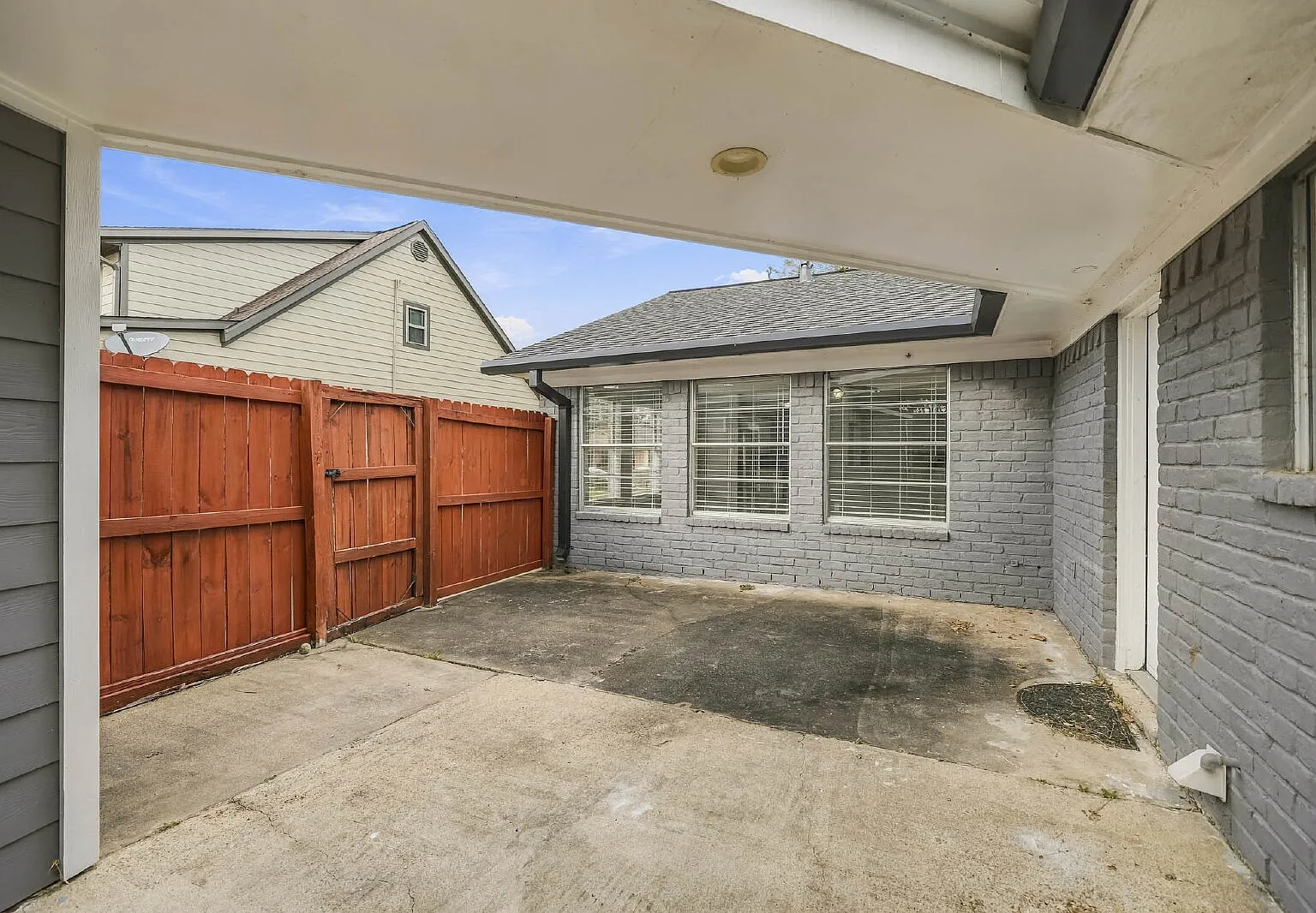 3 bed, 2.0 bath, 2178 sqft, $2,300 — Photo 3