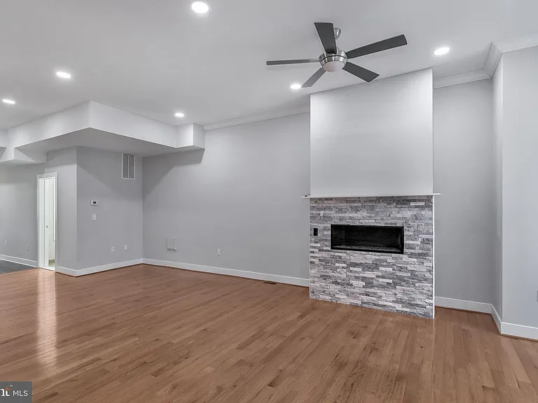 1310 Riggs St NW — Photo 10