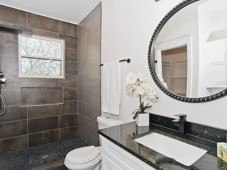 835 Winston St — Photo 21