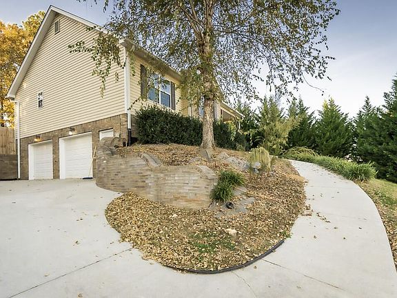 3rd image of 275 Farmway Dr SE