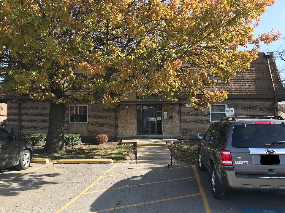 1st image of 7S035 Suffield Ct APT 201-C