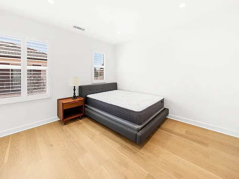 68 Henson — Photo 28