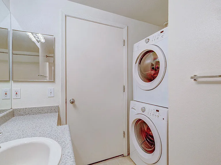 C.W. Moore Apartments — Photo 7