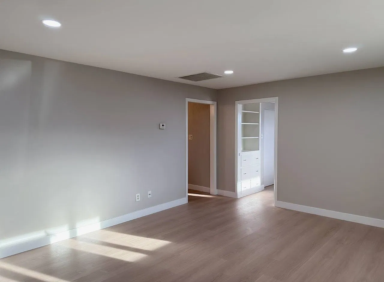 11403 N 112th Ave — Photo 3