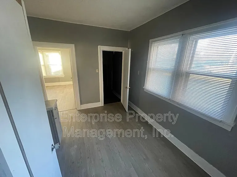 861 Goodwyn St — Photo 6