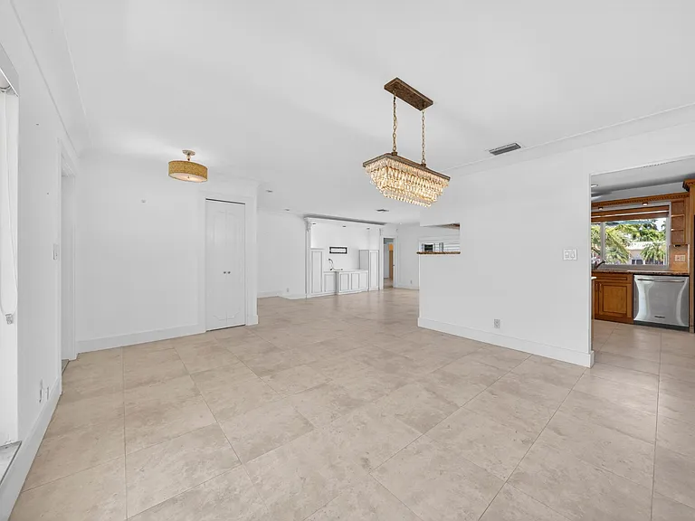 6251 NE 20th Ter — Photo 59