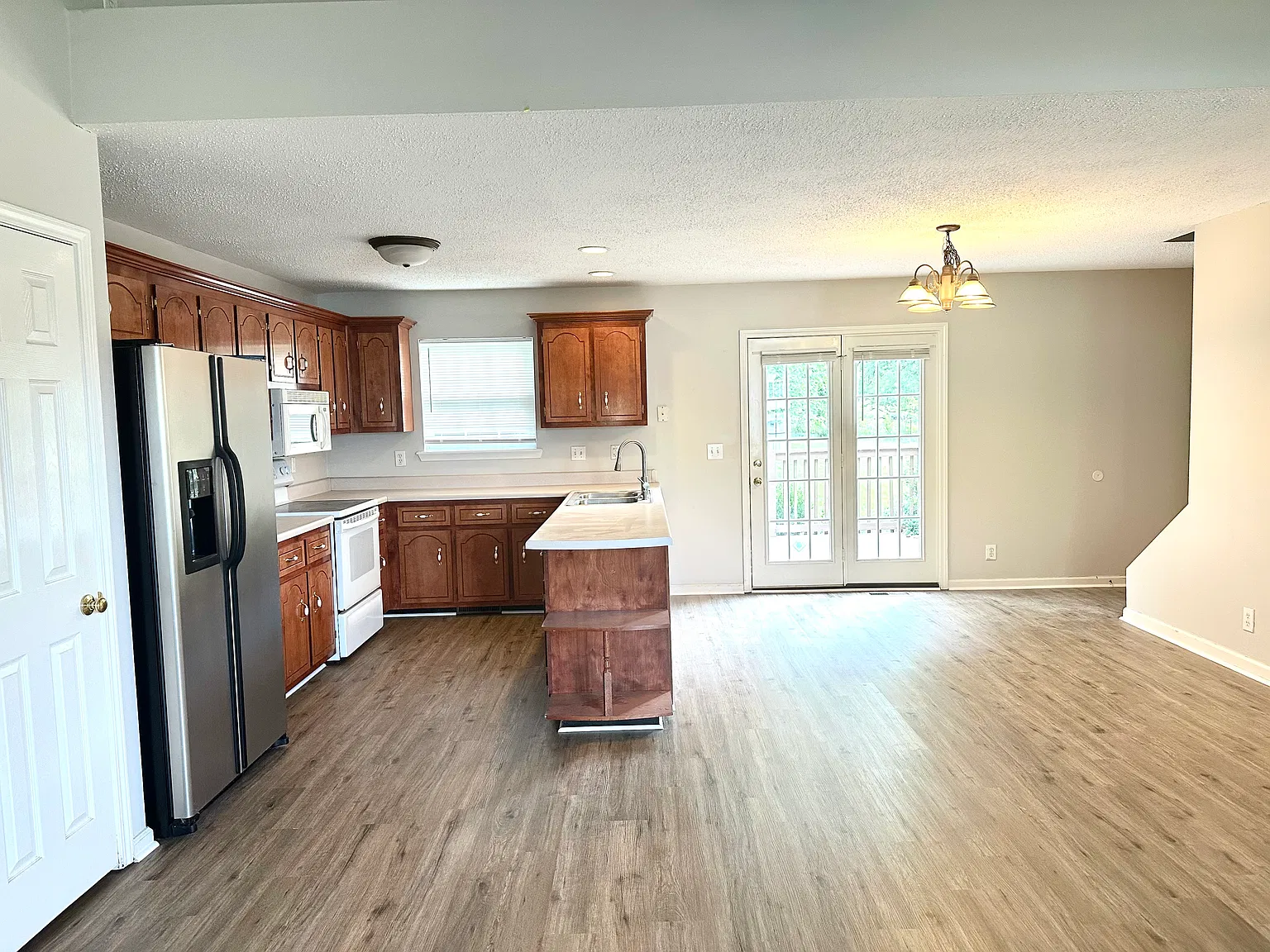 3 bed, 1654 sqft, $1,550 — Photo 3