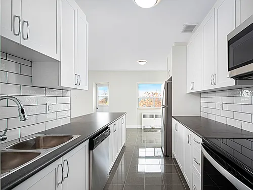 50 Adelaide Ave E #E Photo 1
