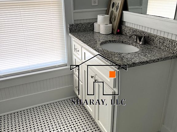 4th image of 1507 Barnard St #B
