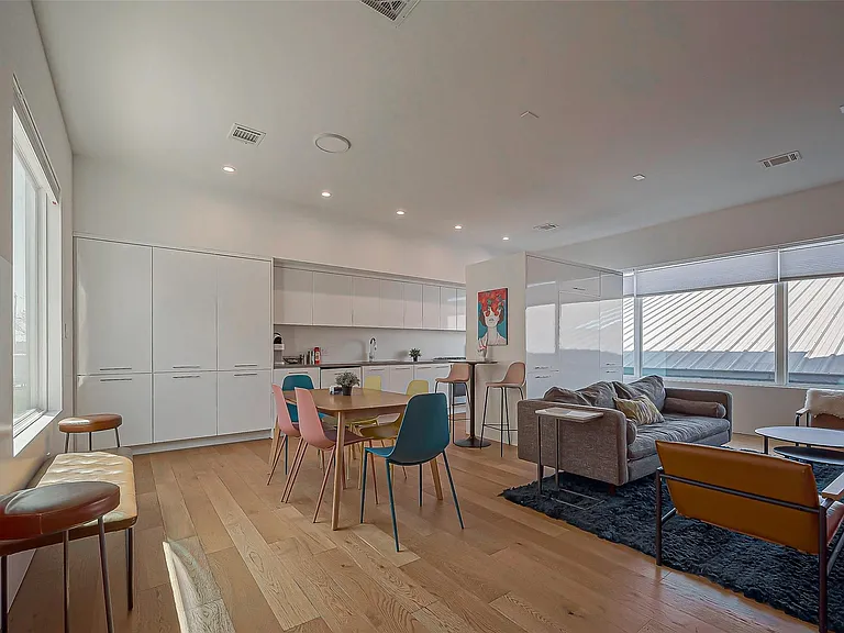 3513 Bell St — Photo 2