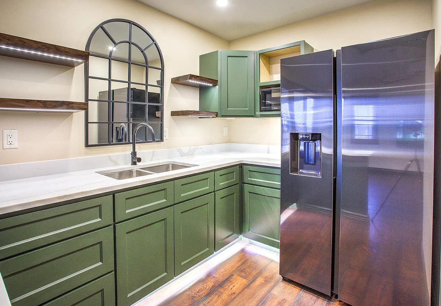 1 bed, 4000 sqft, $1,400 — Photo 3