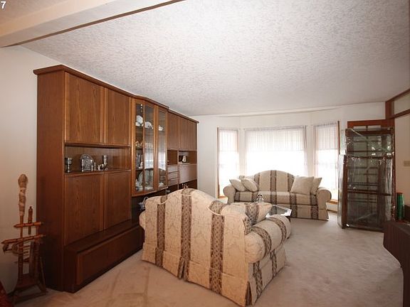 3rd image of 668 NE Alexis Ct