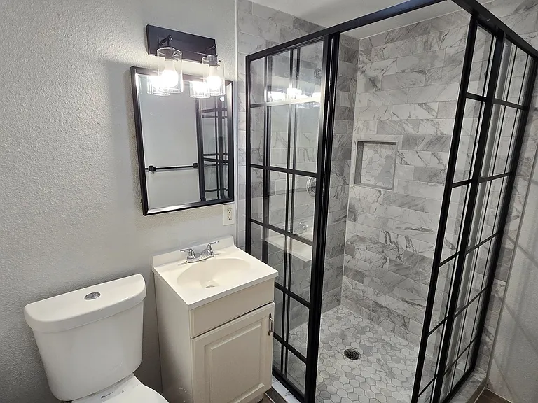137 E Norwood Ct — Photo 17