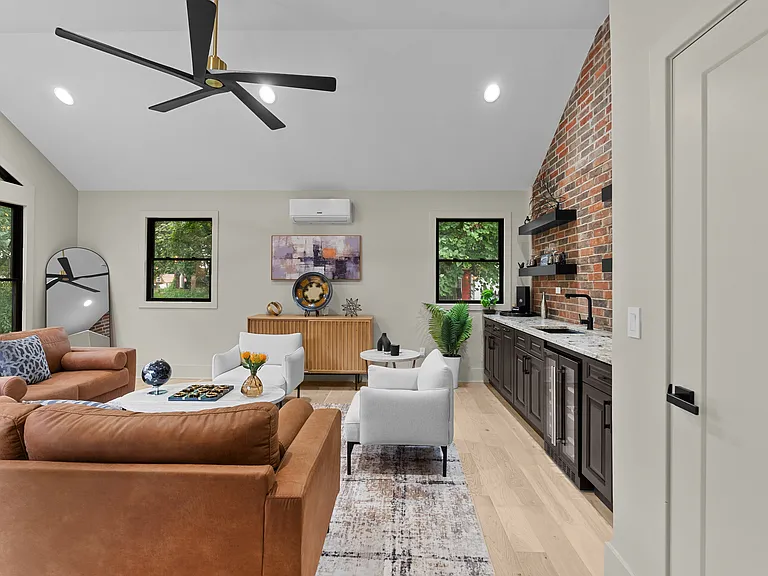 2019 W 81st Ter — Photo 12