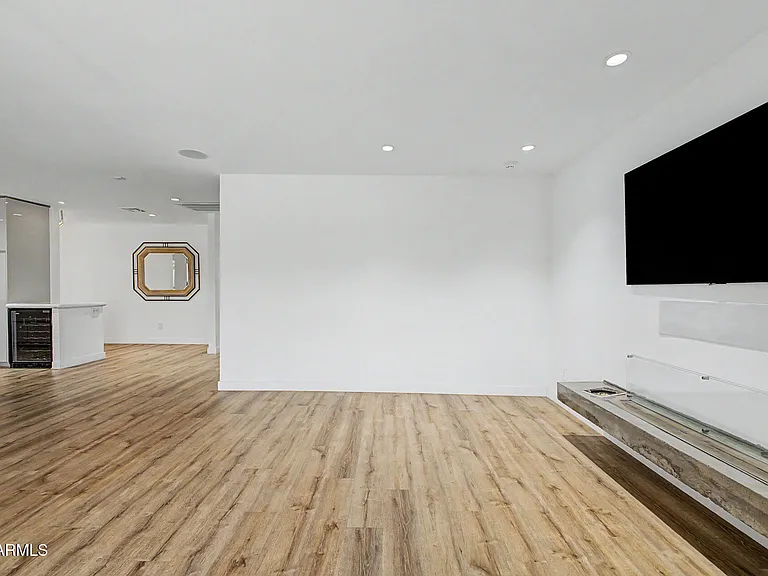 8219 E Valley View Rd — Photo 8