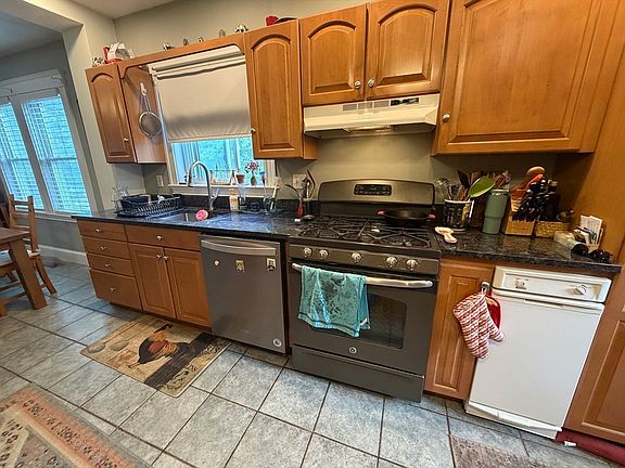 5th image of 23 Derby Rd Unit 1