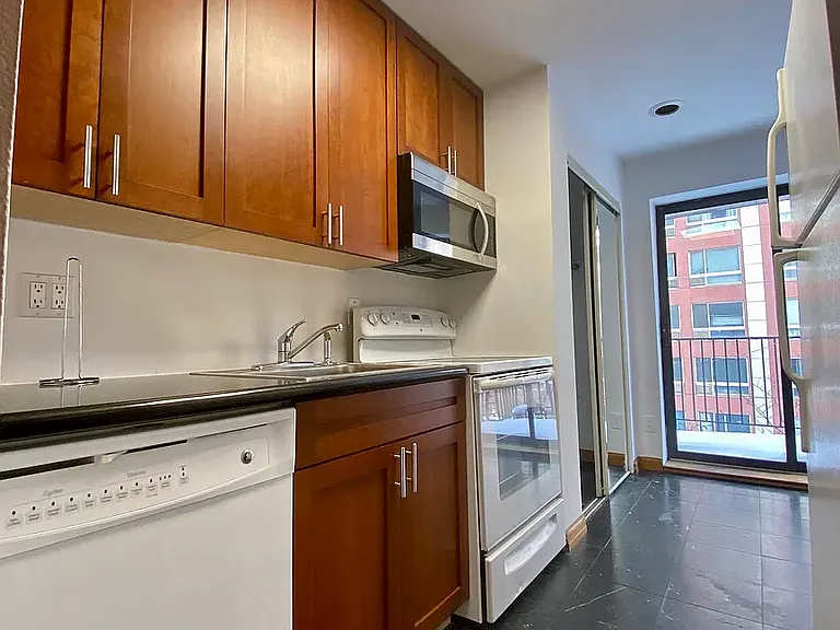 370 W 30th St #12E — Photo 1