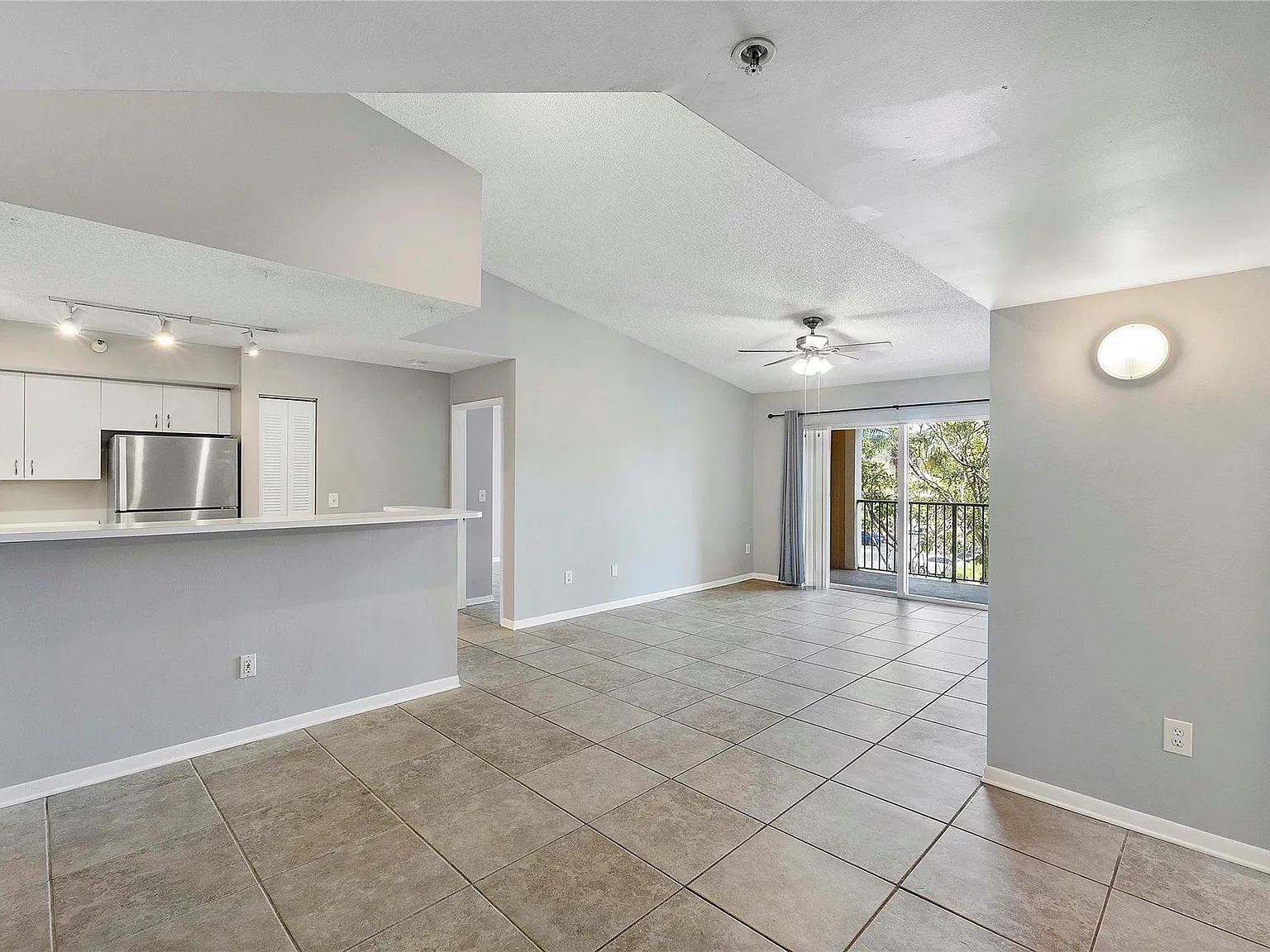 2 bed, 2.0 bath, 1105 sqft, $2,200 — Photo 1