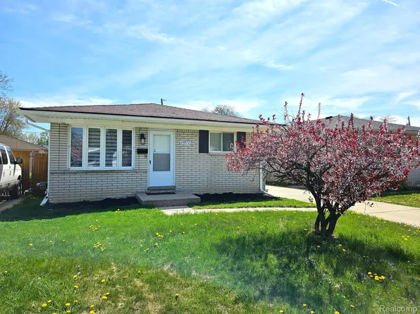 19572 Williamson St, Clinton Township, MI 48035