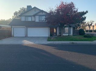 2498 Fir Ln, Hanford, CA 93230