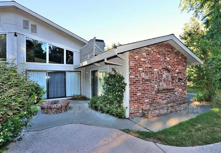 1060 Sand Bar Cir — Photo 30