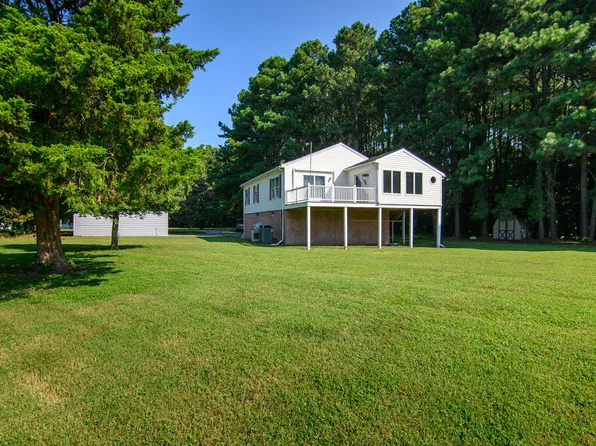 21100 Thompson Ln, Quinby, VA 23423