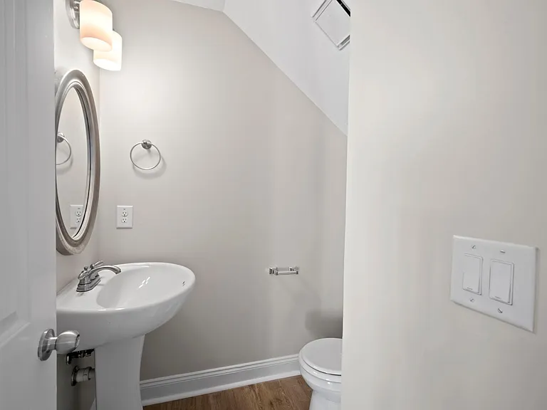 1385 Sussex Dr — Photo 14