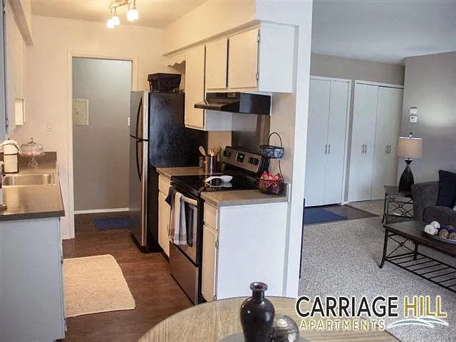 Carriage Hill Apartments - Dearborn Heights, MI — Photo 4