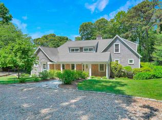 385 Barnes Rd, Oak Bluffs, MA 02557