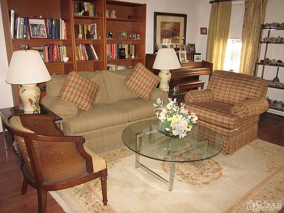 4th image of 198 Mayflower Way #A