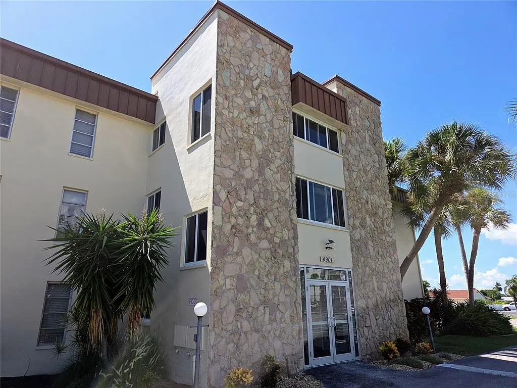2 bed, 2.0 bath, 1005 sqft, $2,200 — Photo 3