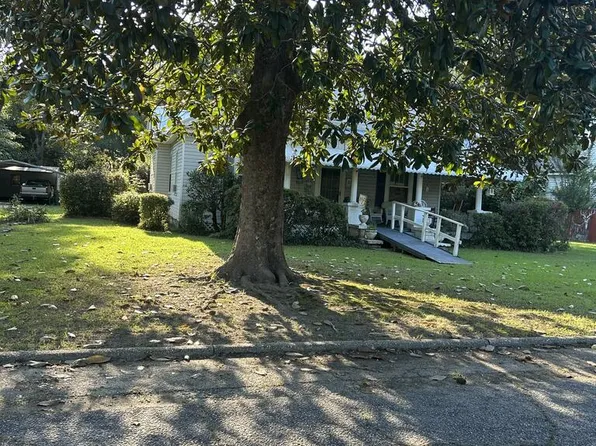 612 Goolsby St, Hurtsboro, AL 36860