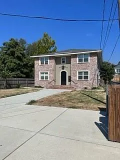 2 bed, 1.0 bath, 786 sqft, $1,750 — Photo 2