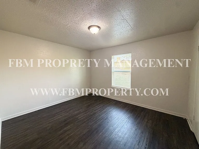 Presley Place Apartments — Photo 9