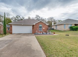 8169 Whitney Ln, Fort Worth, TX 76120
