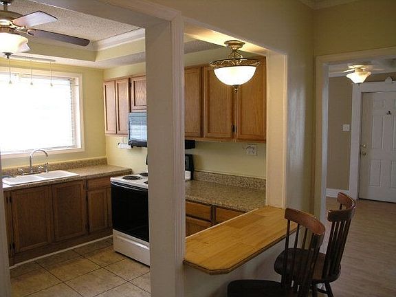 5th image of 1124 Marshall St