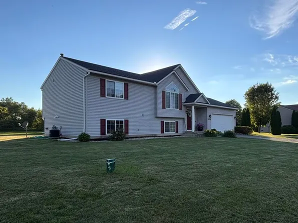 16705 Antler Dr NE, Cedar Springs, MI 49319