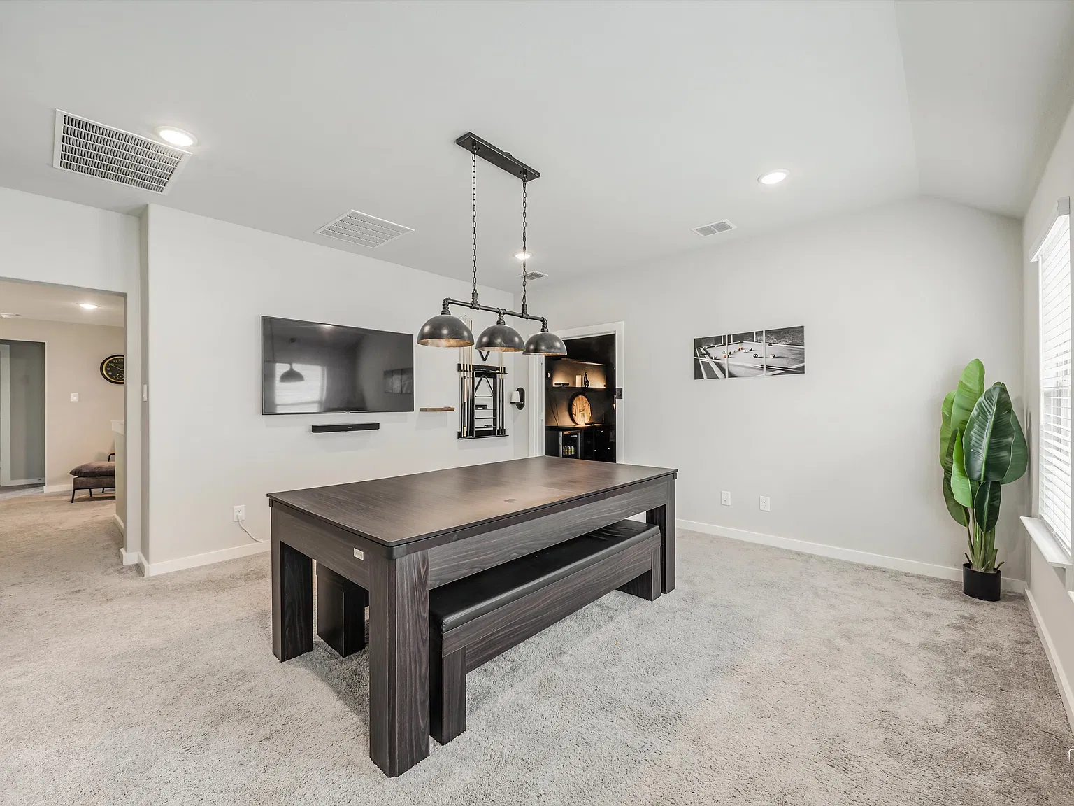 6 bed, 4255 sqft, $3,800 — Photo 4
