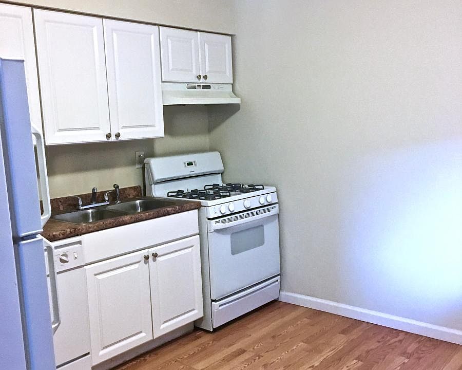 1st image of 7203 Sarah St APT 3
