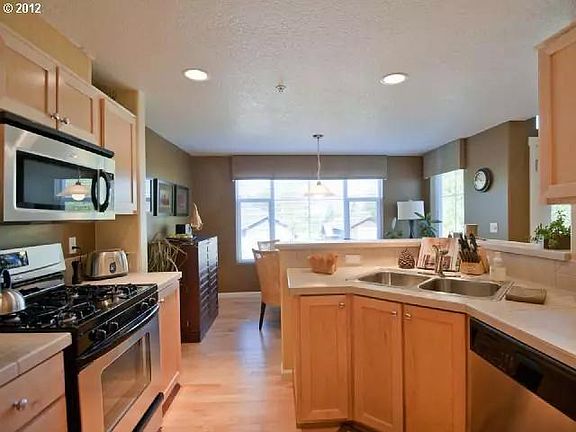 4th image of 10797 SW Canterbury Ln Suite 104
